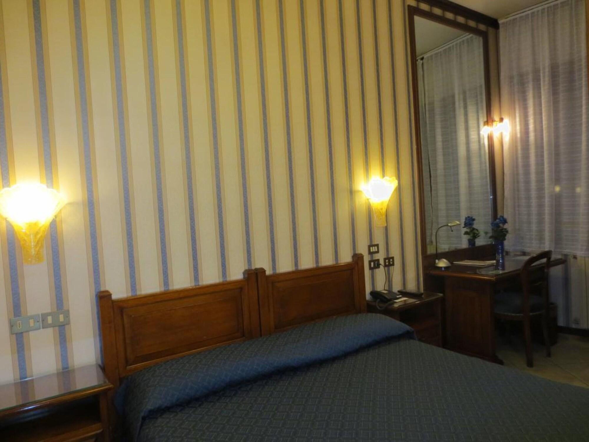 Hotel Italia City Center Mantova Exterior foto